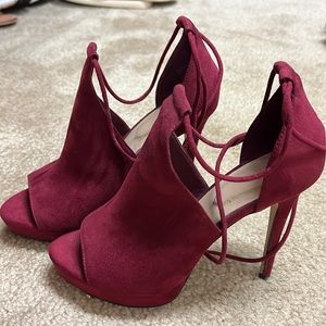 Beautiful heels perfect for fall🍁